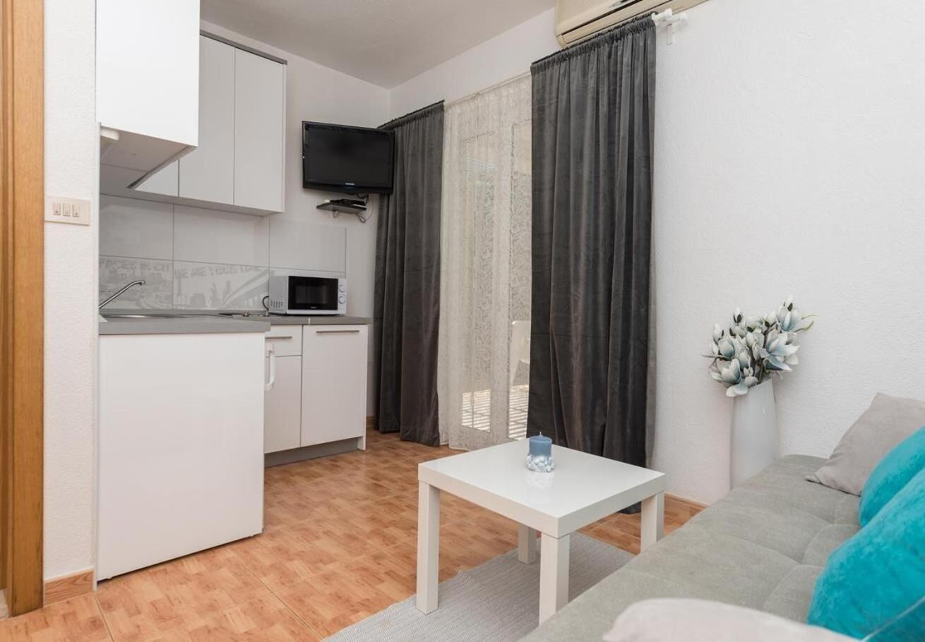 Apartments Ivi - 100 M From Pebble Beach Drasnice Εξωτερικό φωτογραφία