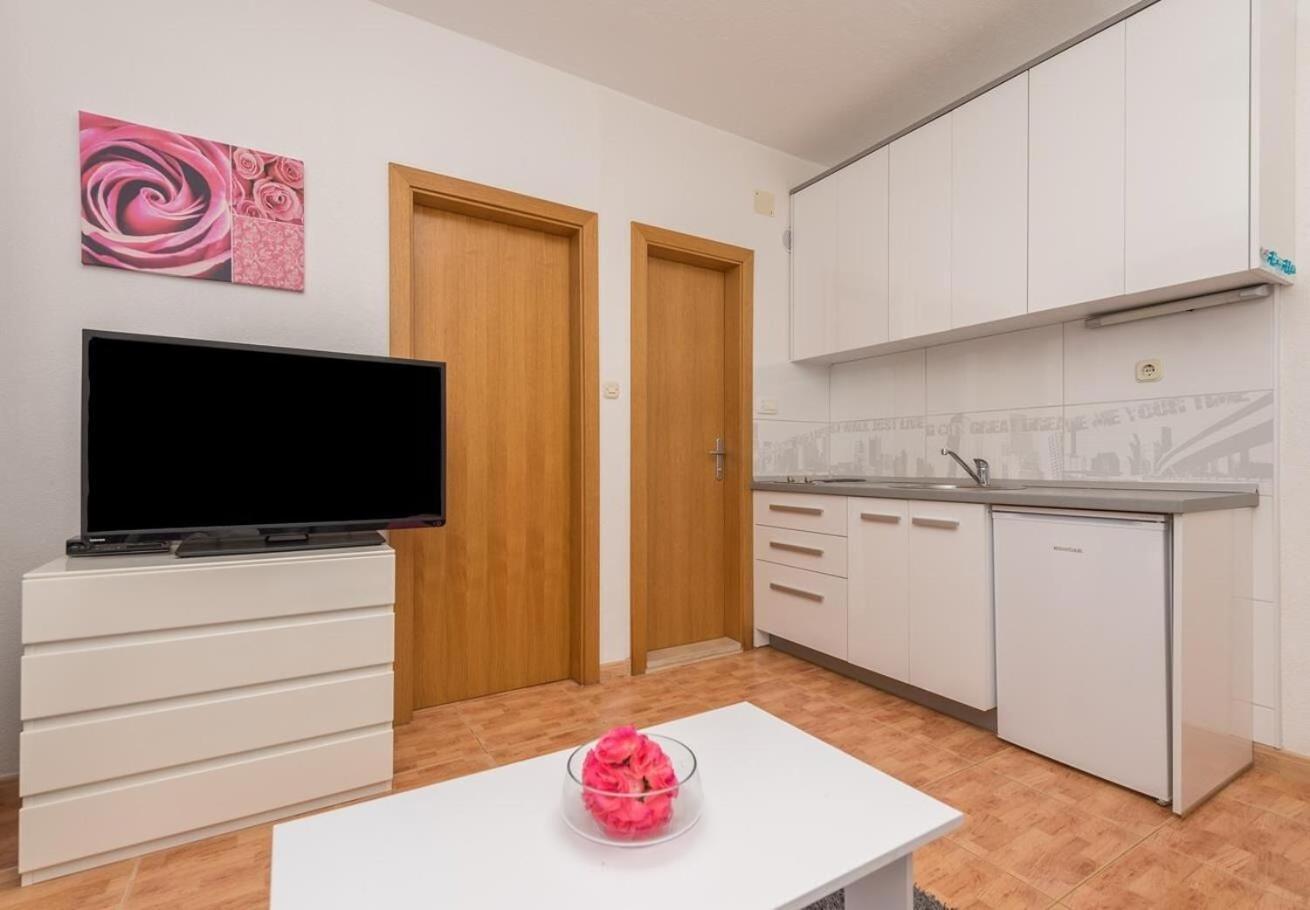 Apartments Ivi - 100 M From Pebble Beach Drasnice Εξωτερικό φωτογραφία