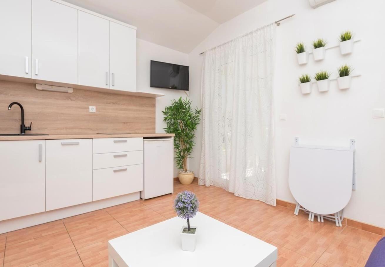 Apartments Ivi - 100 M From Pebble Beach Drasnice Εξωτερικό φωτογραφία