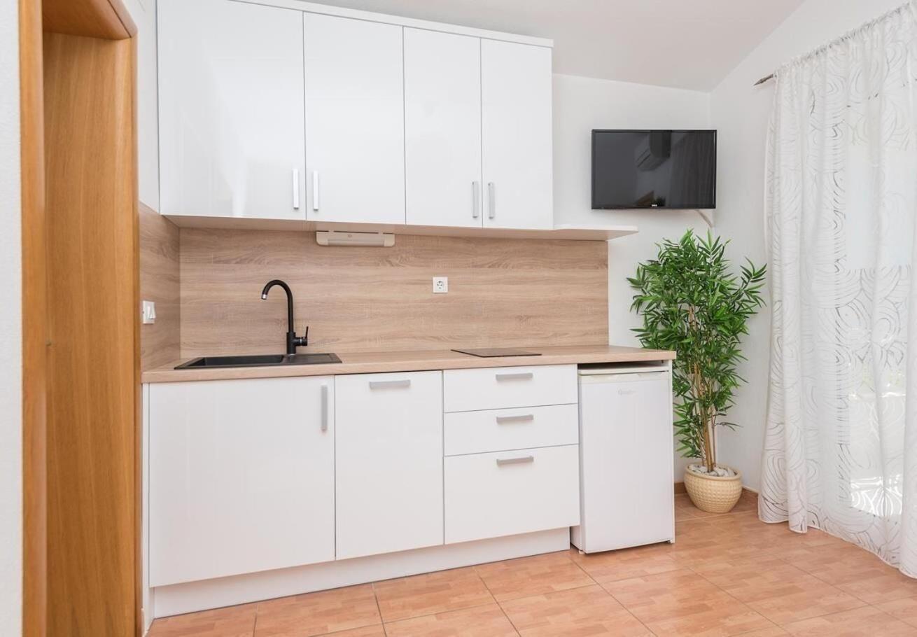 Apartments Ivi - 100 M From Pebble Beach Drasnice Εξωτερικό φωτογραφία