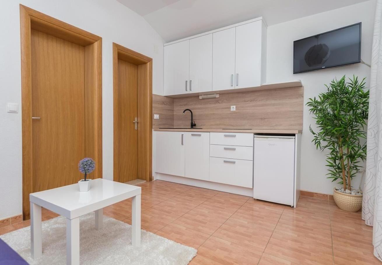 Apartments Ivi - 100 M From Pebble Beach Drasnice Εξωτερικό φωτογραφία